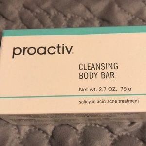 Proactive cleansing body bar